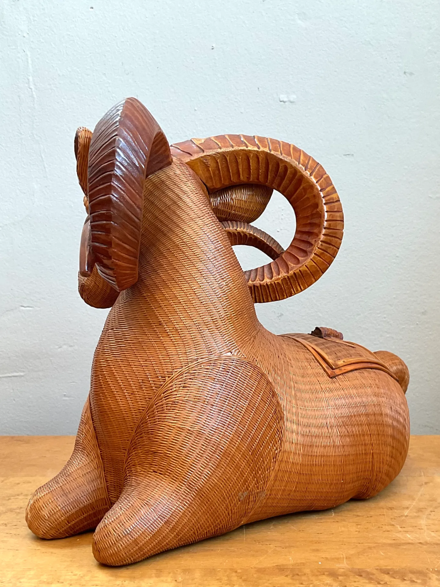 Vintage Shanghai Weave Curly Horn Ram Box — additional photo 7
