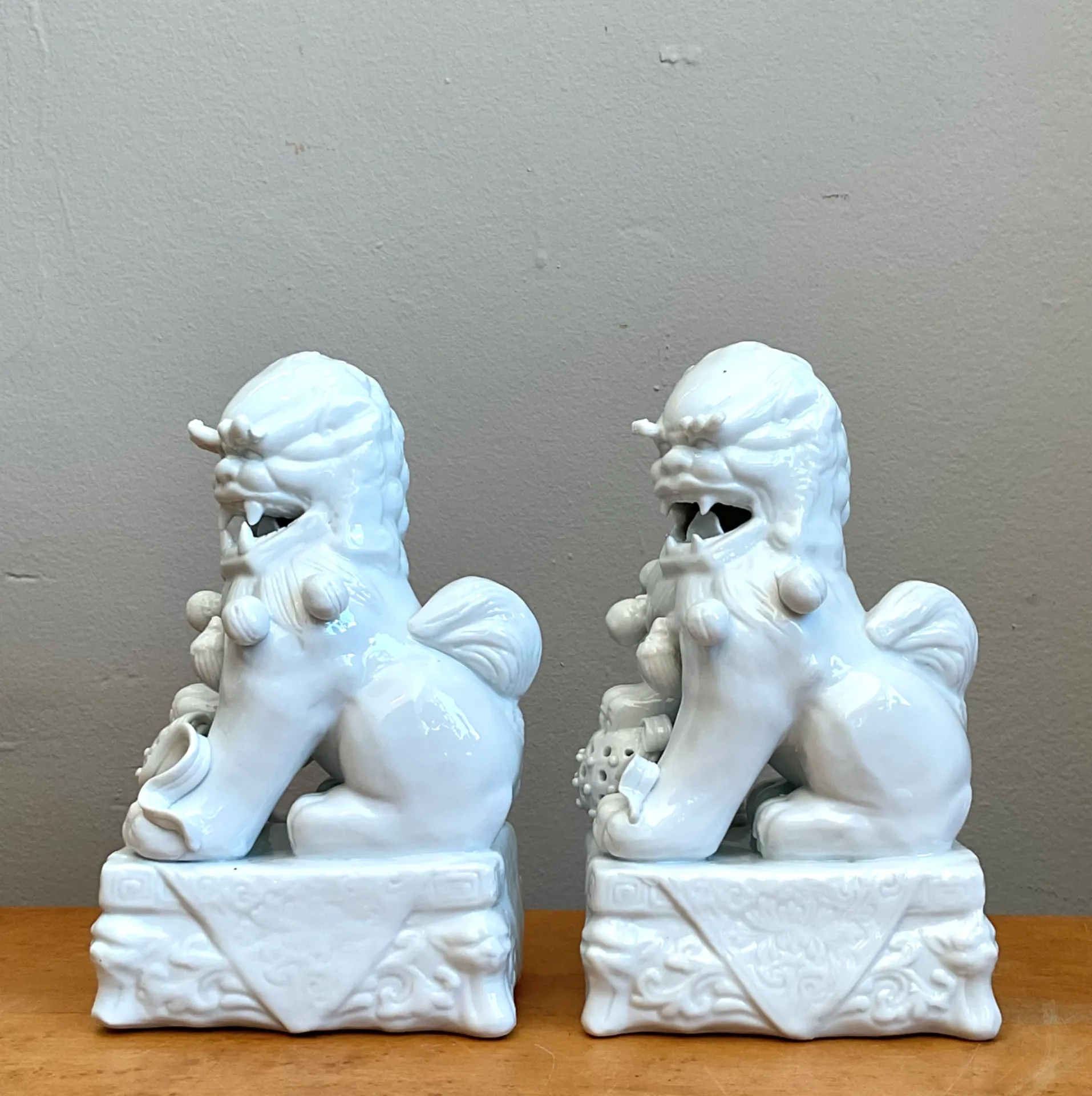 Vintage Blanc De Chine Porcelain Foo Dogs - Pair — additional photo 4