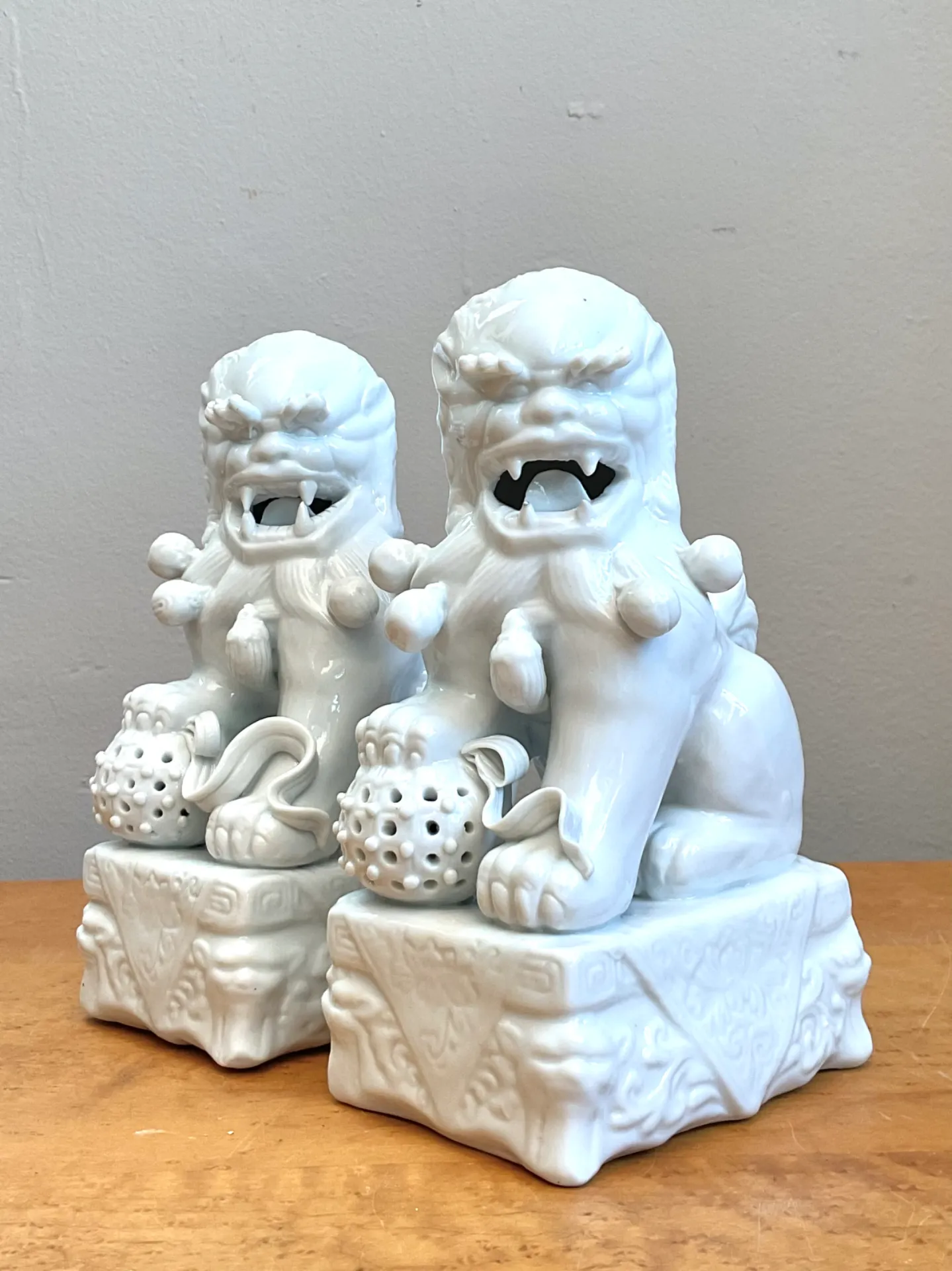 Vintage Blanc De Chine Porcelain Foo Dogs - Pair — additional photo 2