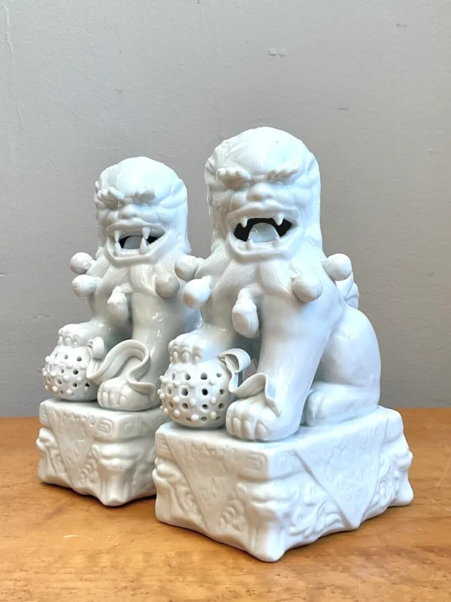 Vintage Blanc De Chine Porcelain Foo Dogs - Pair — additional photo 2