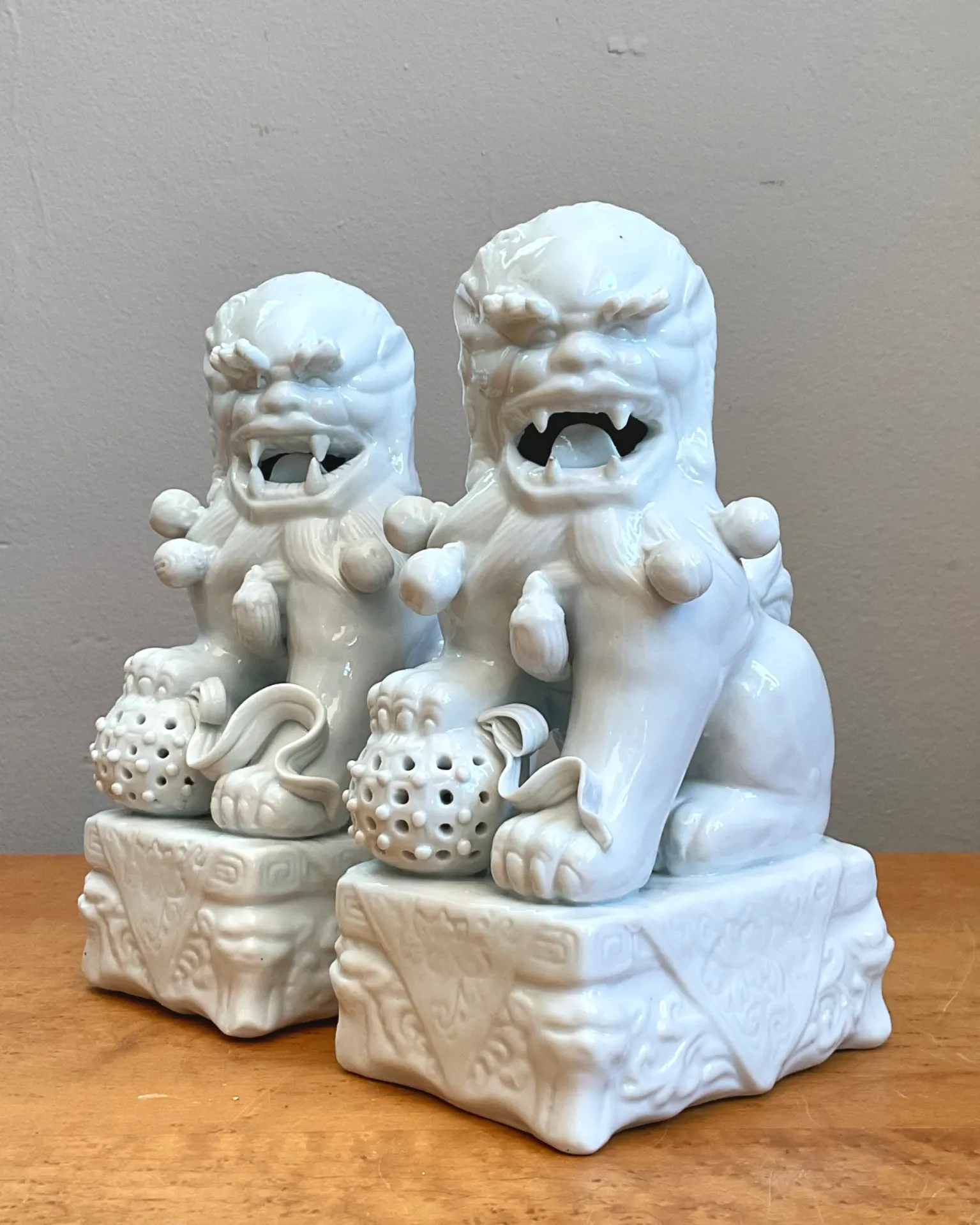 Vintage Blanc De Chine Porcelain Foo Dogs - Pair — additional photo 7