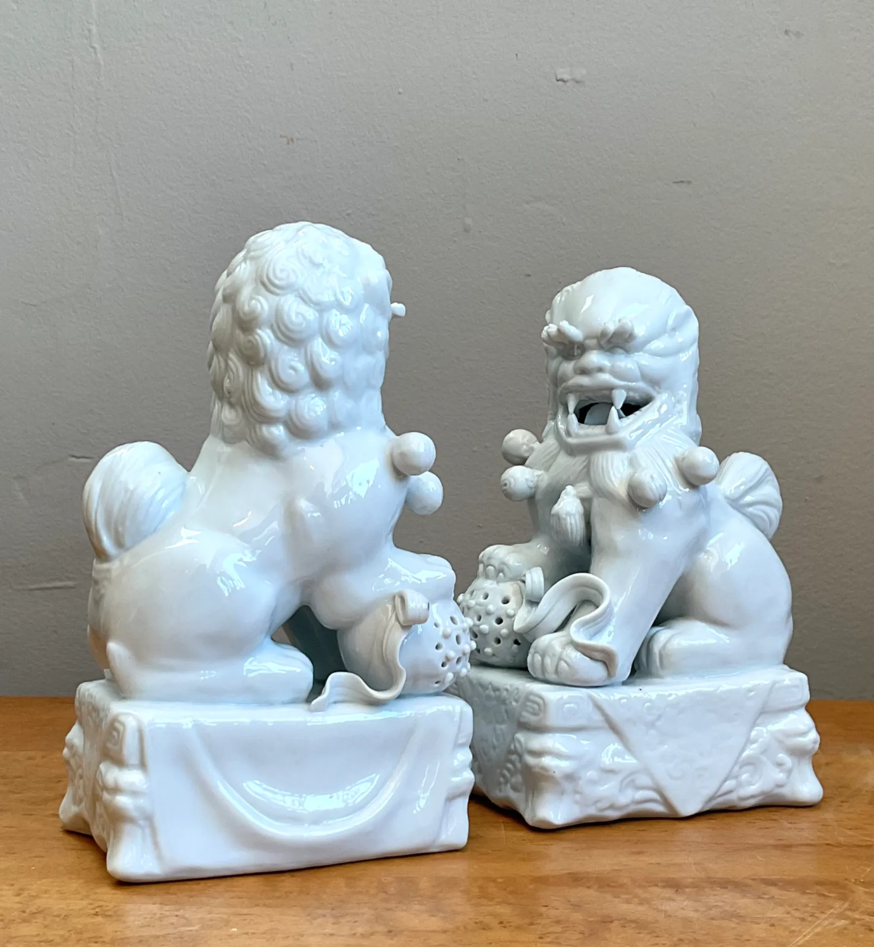 Vintage Blanc De Chine Porcelain Foo Dogs - Pair — additional photo 8