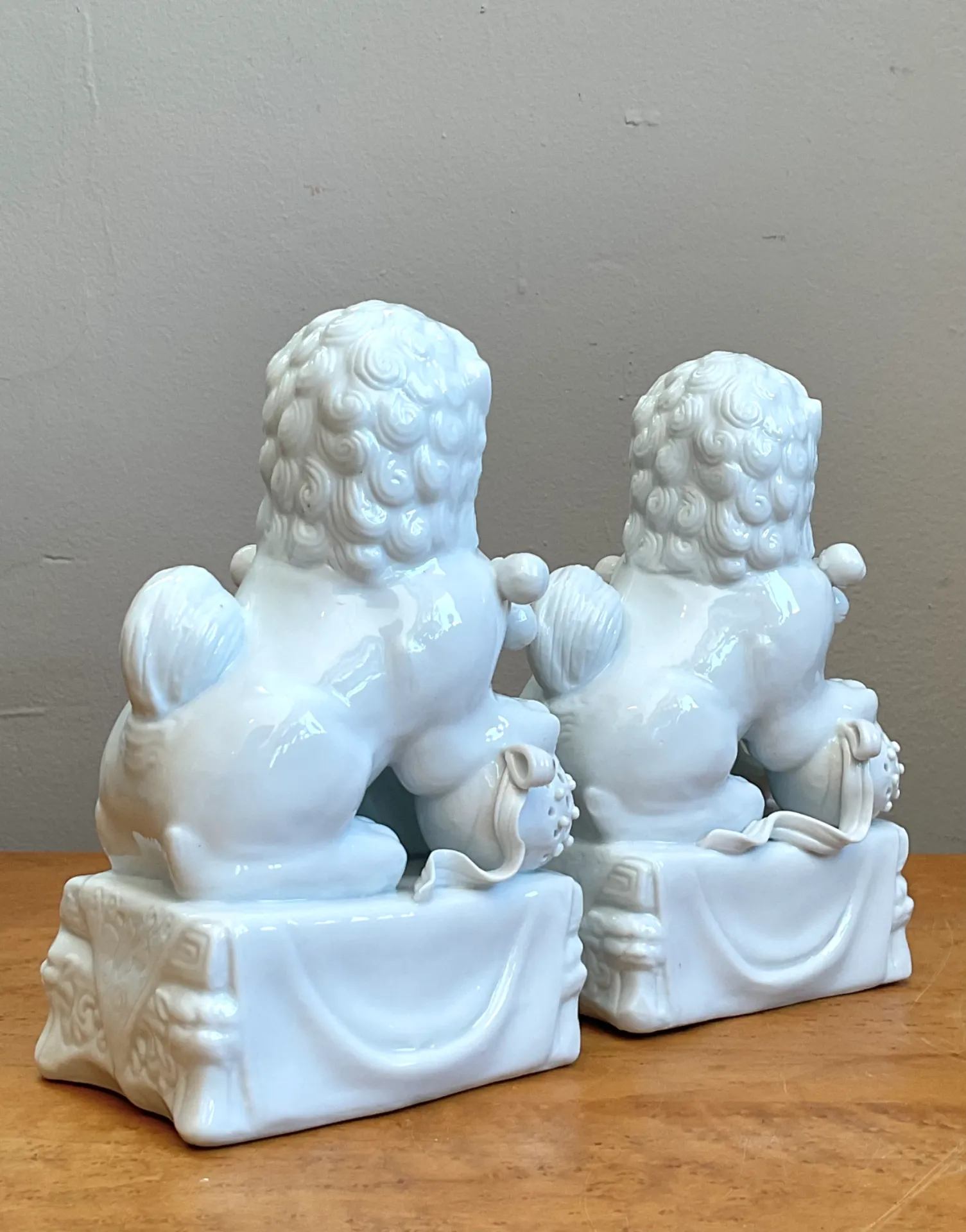 Vintage Blanc De Chine Porcelain Foo Dogs - Pair — additional photo 5
