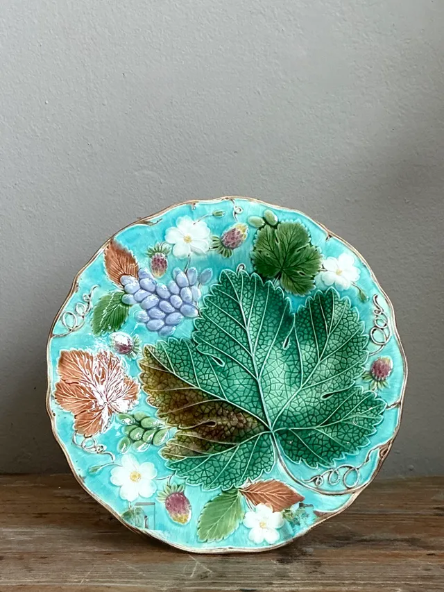 Vintage Majolica Leaf and Blossom Plate — additional photo 5