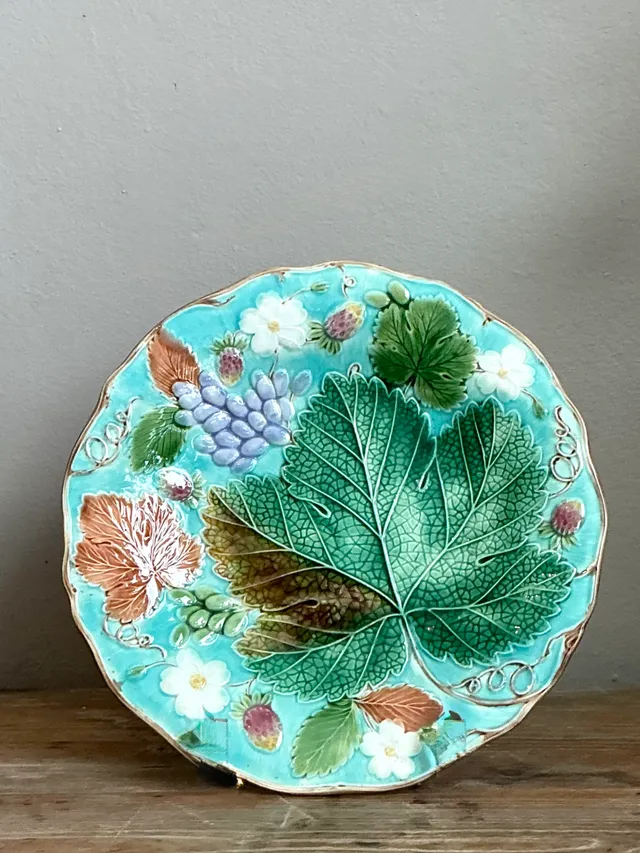 Vintage Majolica Leaf and Blossom Plate — additional photo 4