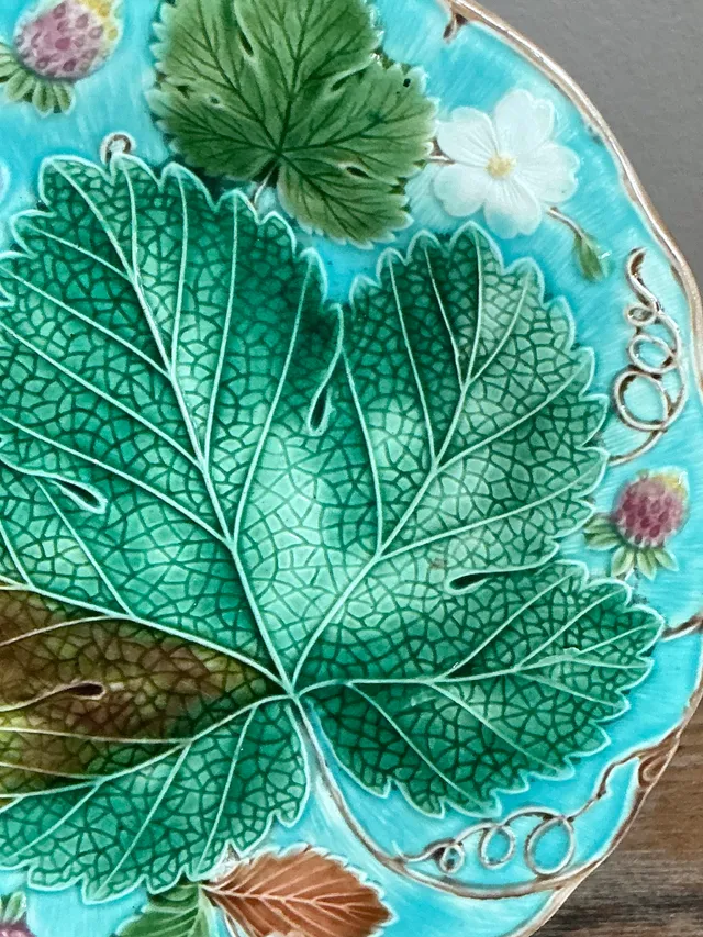 Vintage Majolica Leaf and Blossom Plate — additional photo 3