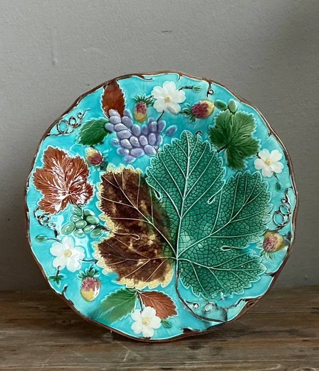 Vintage Majolica Leaf and Blossom Plate — additional photo 3