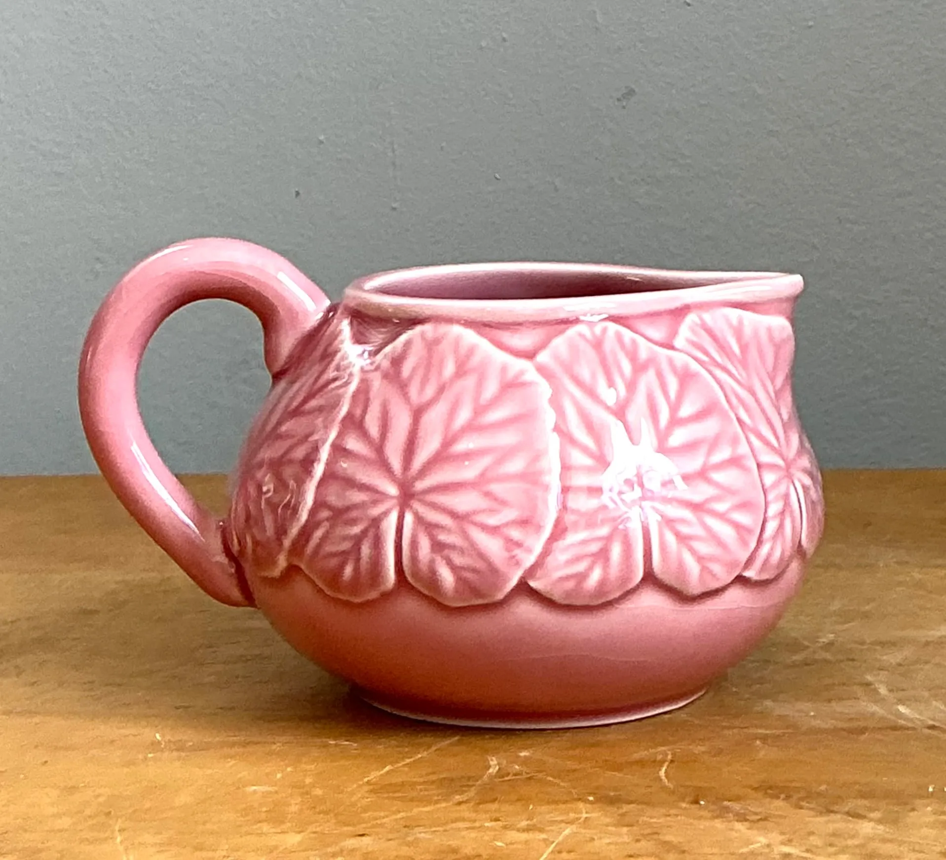 Vintage Bordallo Pinheiro Pink Cabbage Leaf Creamer — additional photo 2