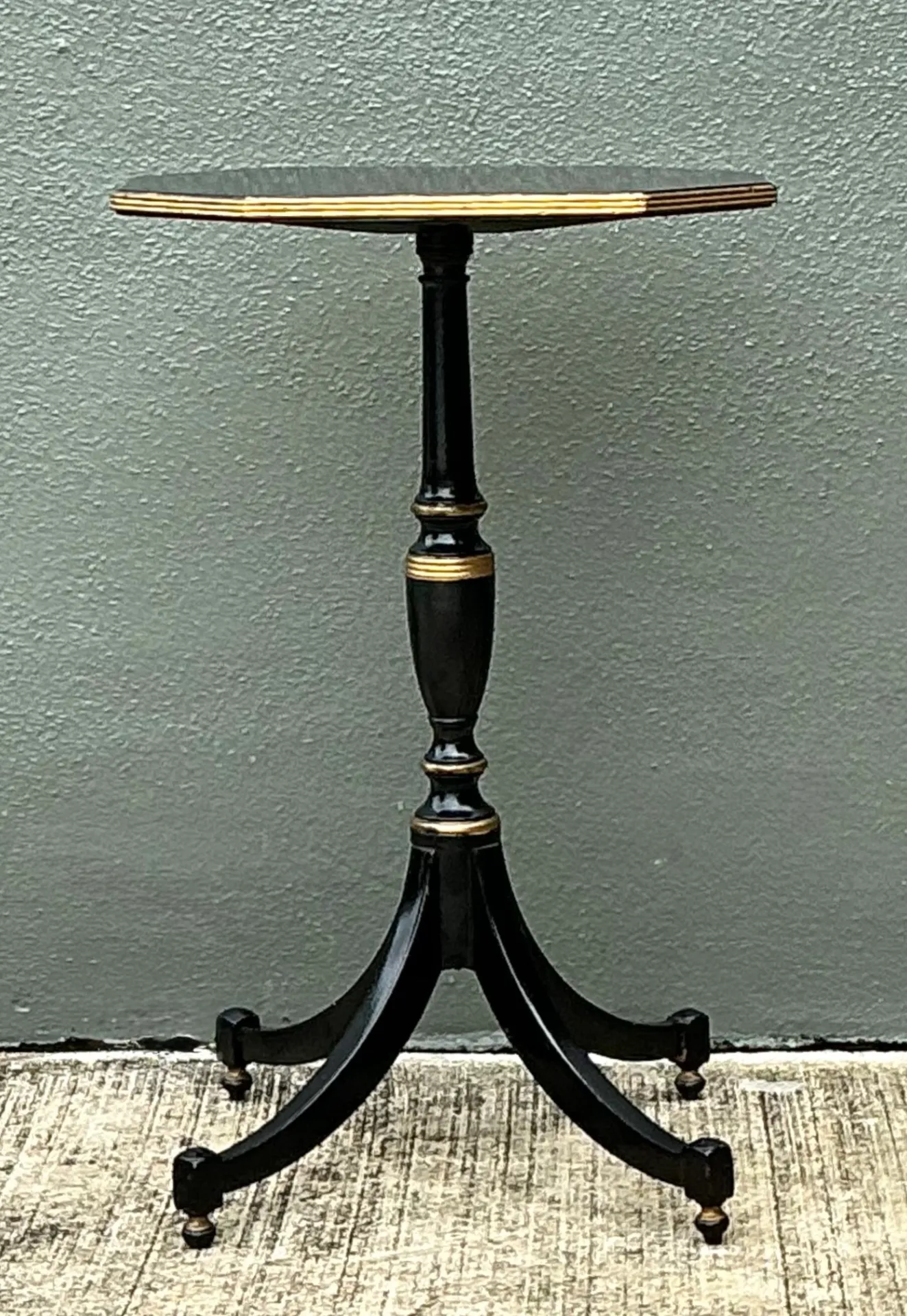 Vintage Black and Gold Trim Pedestal Table — additional photo 5