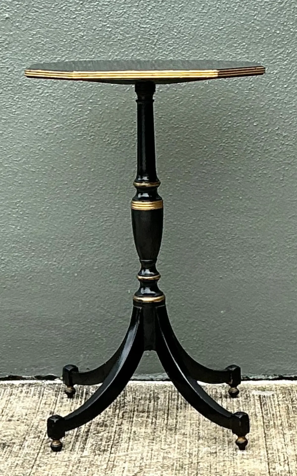 Vintage Black and Gold Trim Pedestal Table — additional photo 5