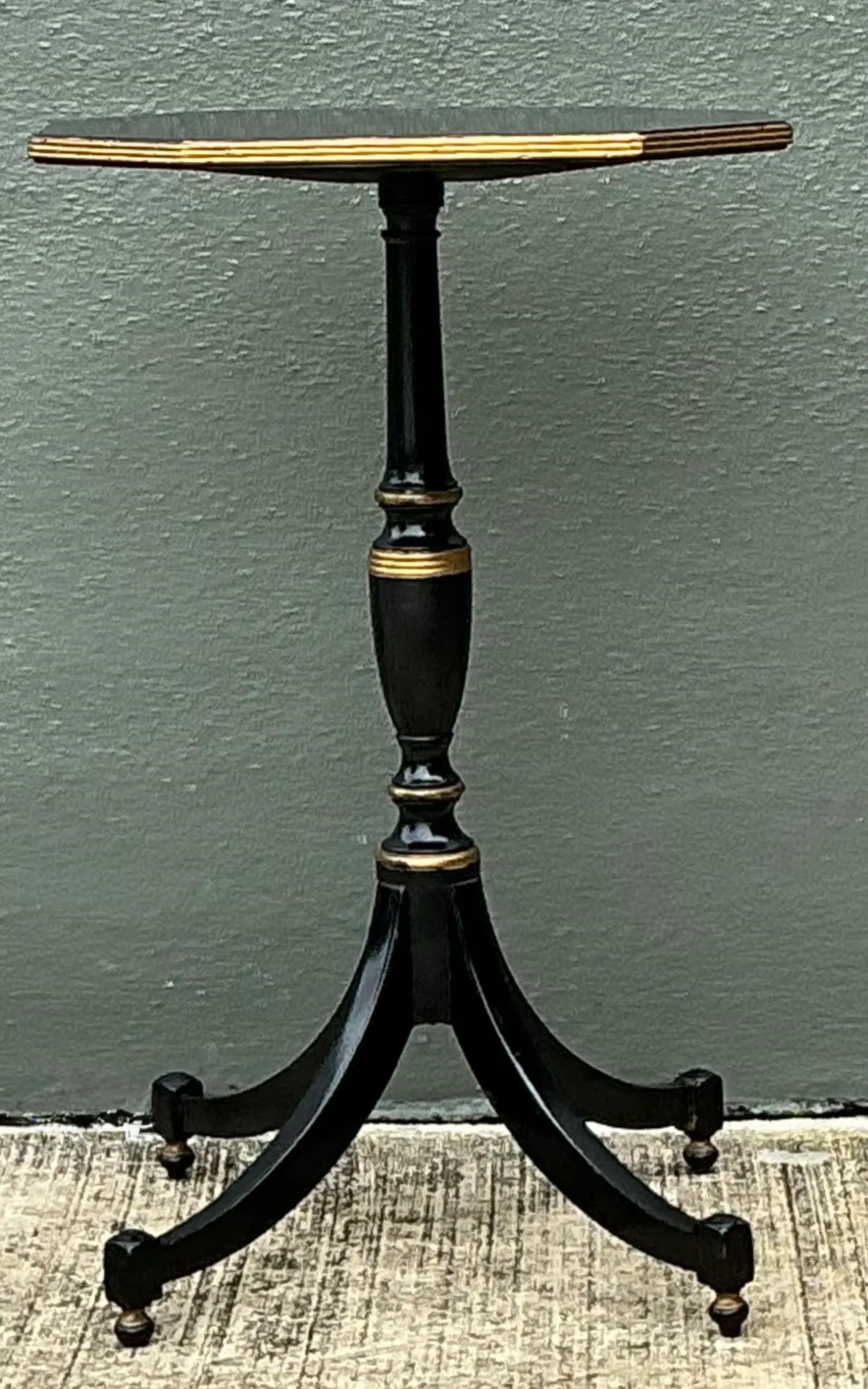 Vintage Black and Gold Trim Pedestal Table — additional photo 8