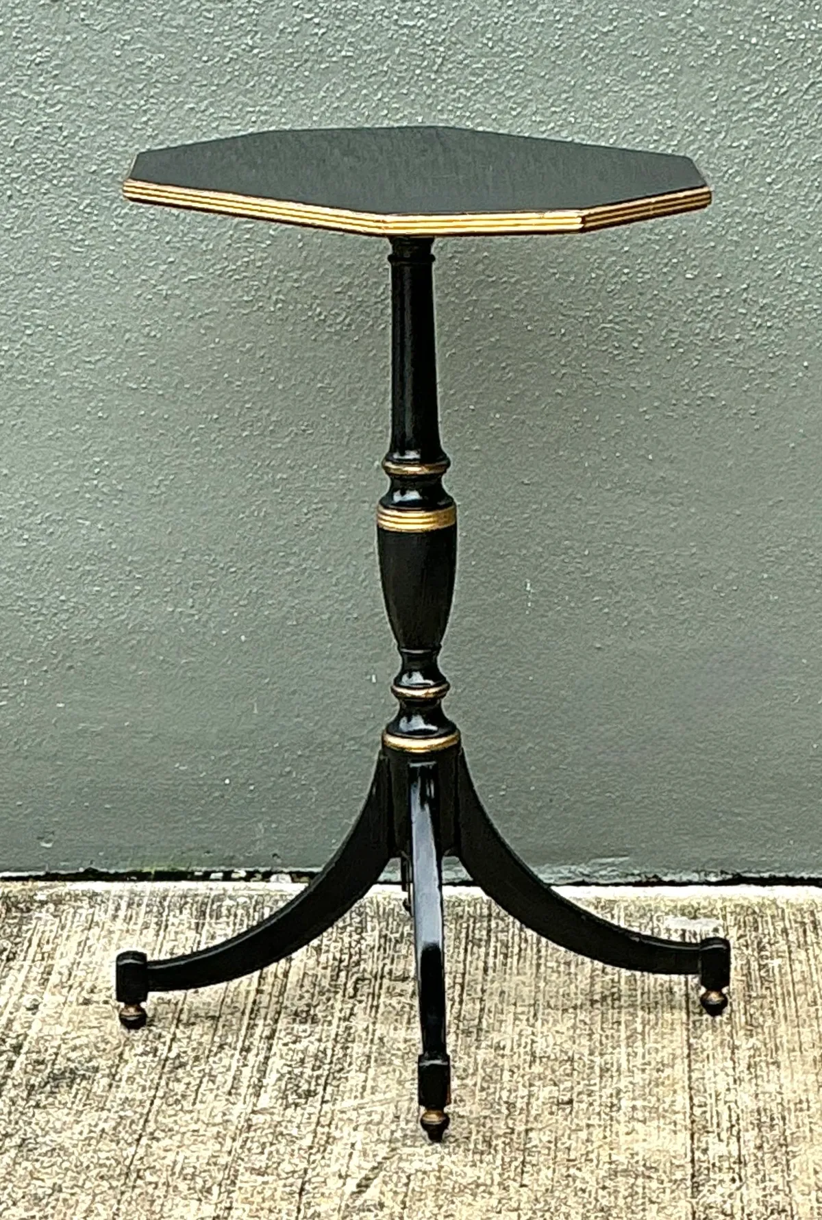 Vintage Black and Gold Trim Pedestal Table — additional photo 7