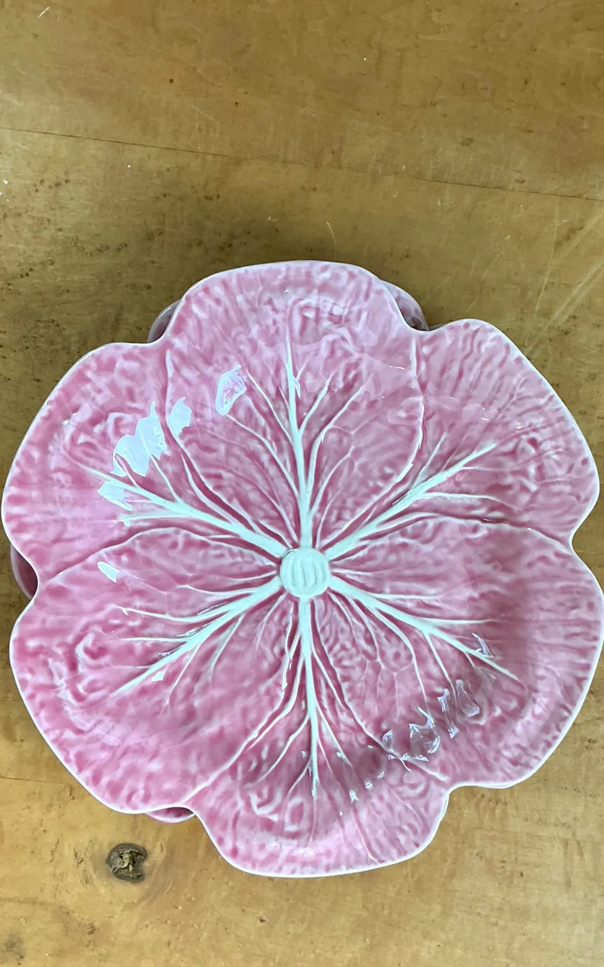 Vintage Bordallo Pinheiro Pink Cabbage Leaf Plates - Set of 4 - Interior view