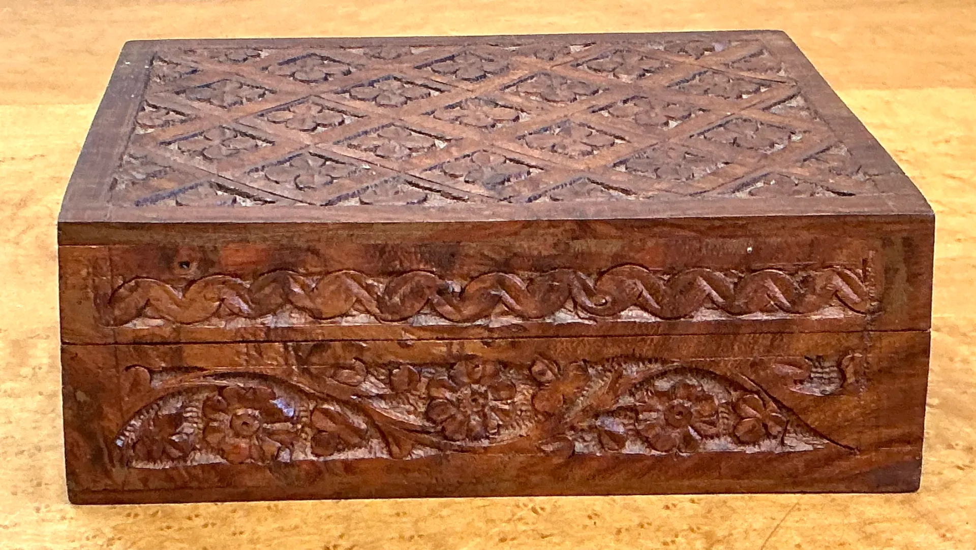 Vintage Carved Wood Trinket Box — additional photo 3