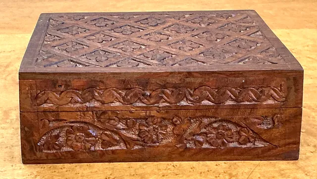 Vintage Carved Wood Trinket Box — additional photo 3