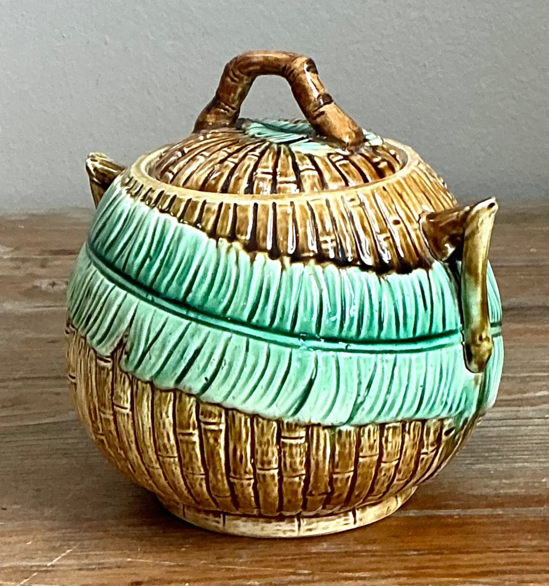 Vintage Majolica Bamboo and Leaf Lidded Bowl — additional photo 3