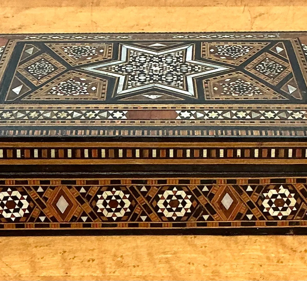 Vintage Inlaid Wood Decorative Box — additional photo 1