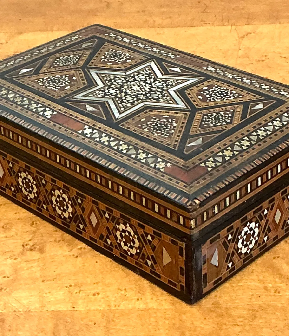 Vintage Inlaid Wood Decorative Box — additional photo 2