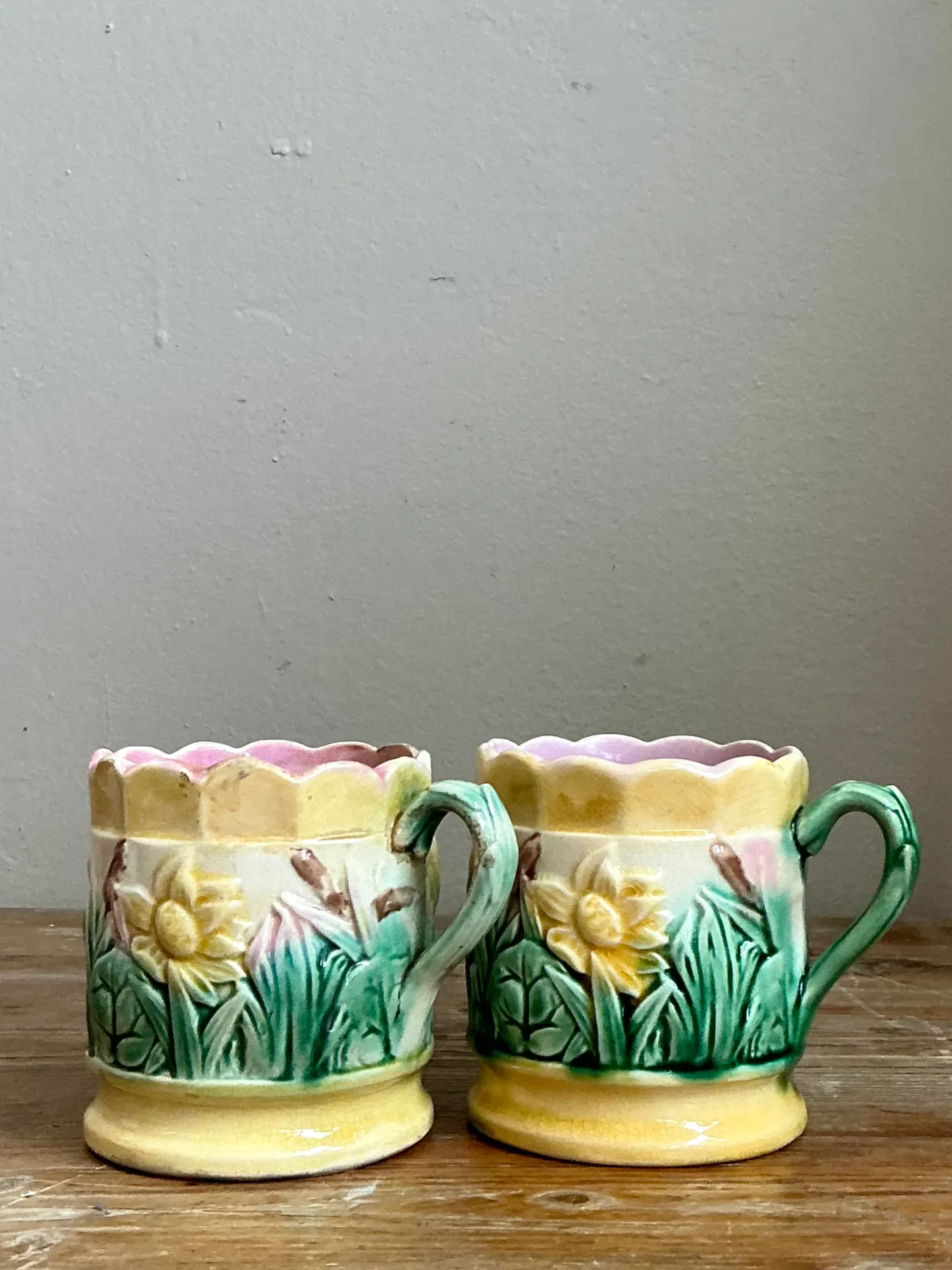 Vintage Scalloped Majolica Flower Mugs — additional photo 8