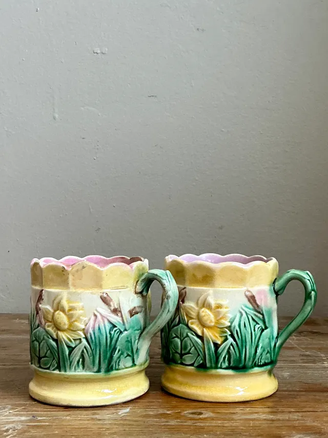 Vintage Scalloped Majolica Flower Mugs — additional photo 8