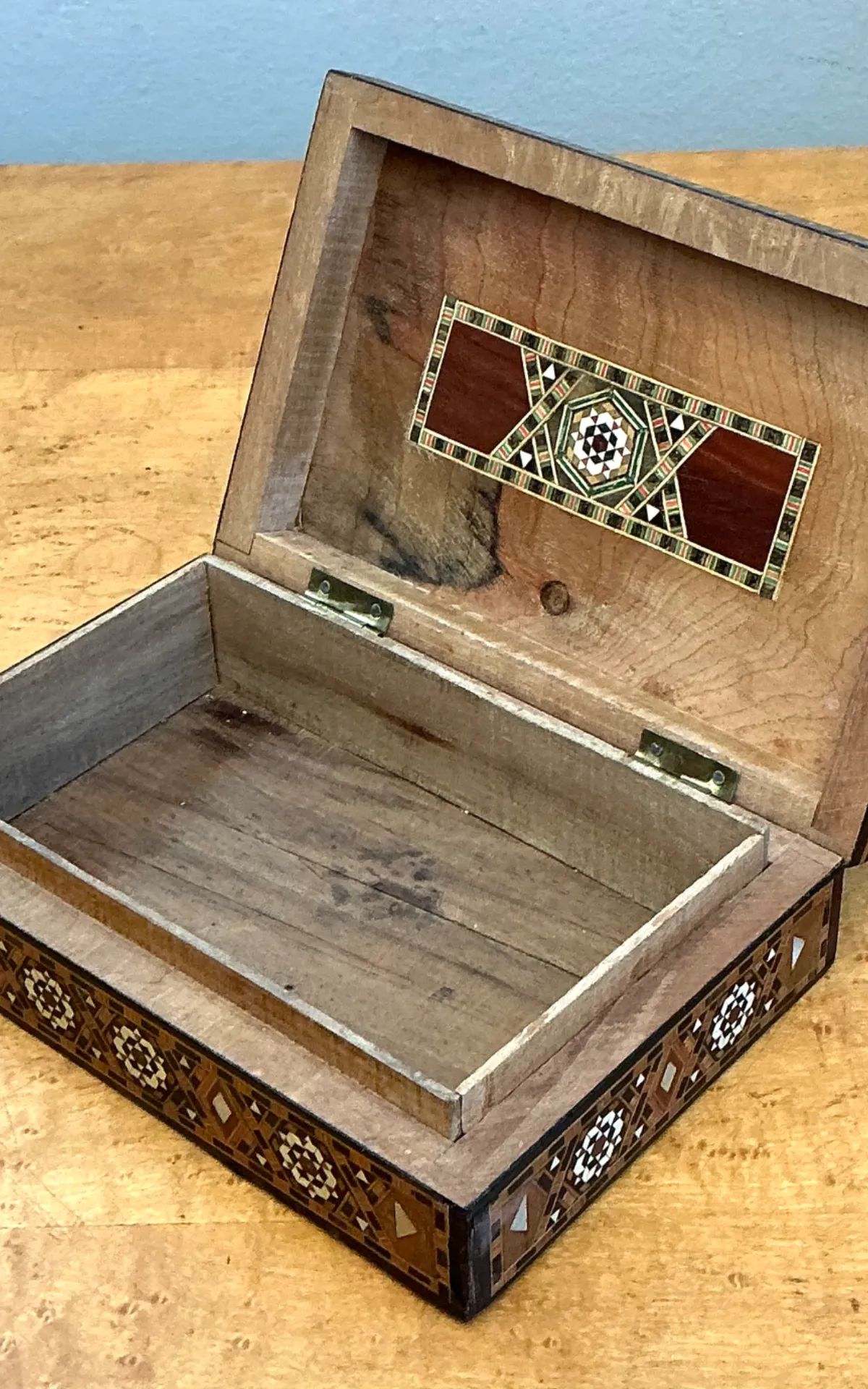 Vintage Inlaid Wood Decorative Box — additional photo 3