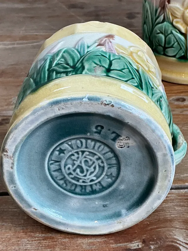 Vintage Scalloped Majolica Flower Mugs — additional photo 7