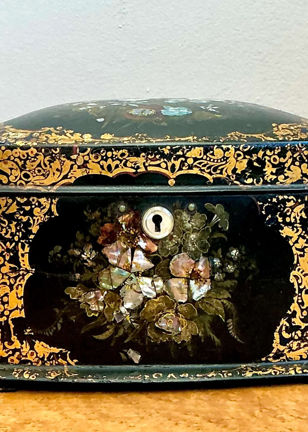 Vintage English Floral Inlaid Decorative Tea Caddy — additional photo 1