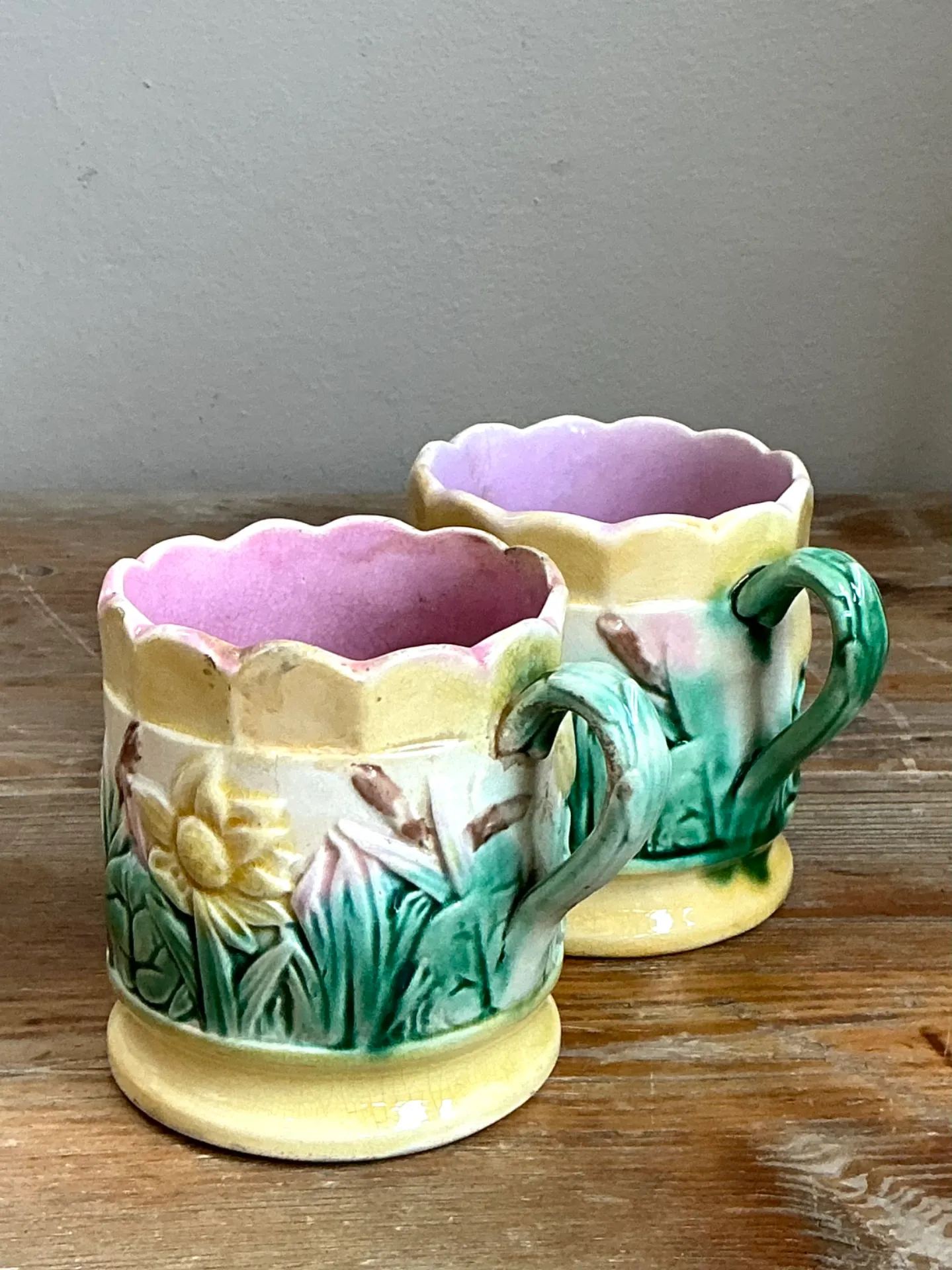 Vintage Scalloped Majolica Flower Mugs — additional photo 5