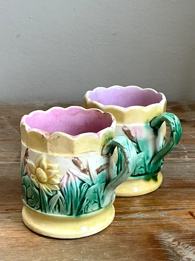 Vintage Scalloped Majolica Flower Mugs — additional photo 5