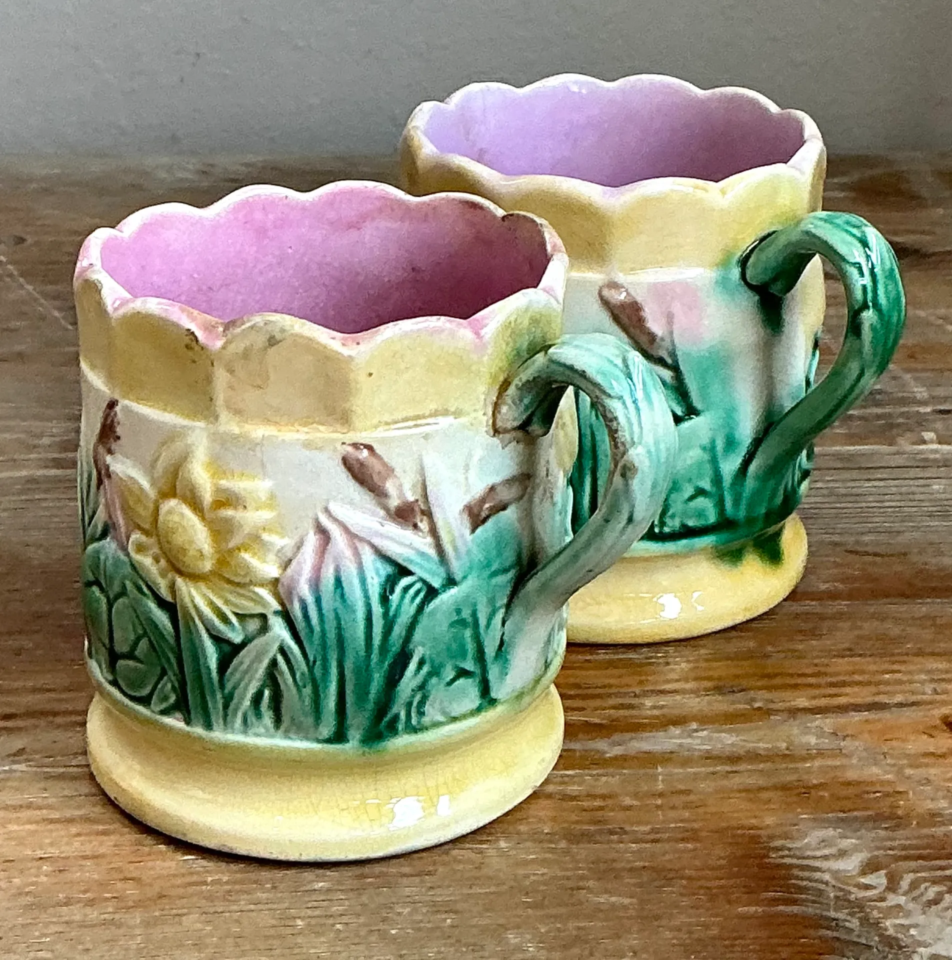Vintage Scalloped Majolica Flower Mugs — additional photo 4