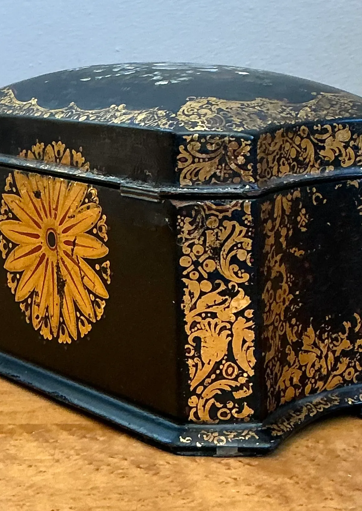 Vintage English Floral Inlaid Decorative Tea Caddy — additional photo 3