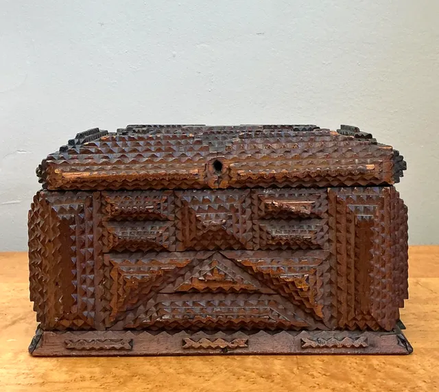 Vintage Tramp Art Wood Box — additional photo 2