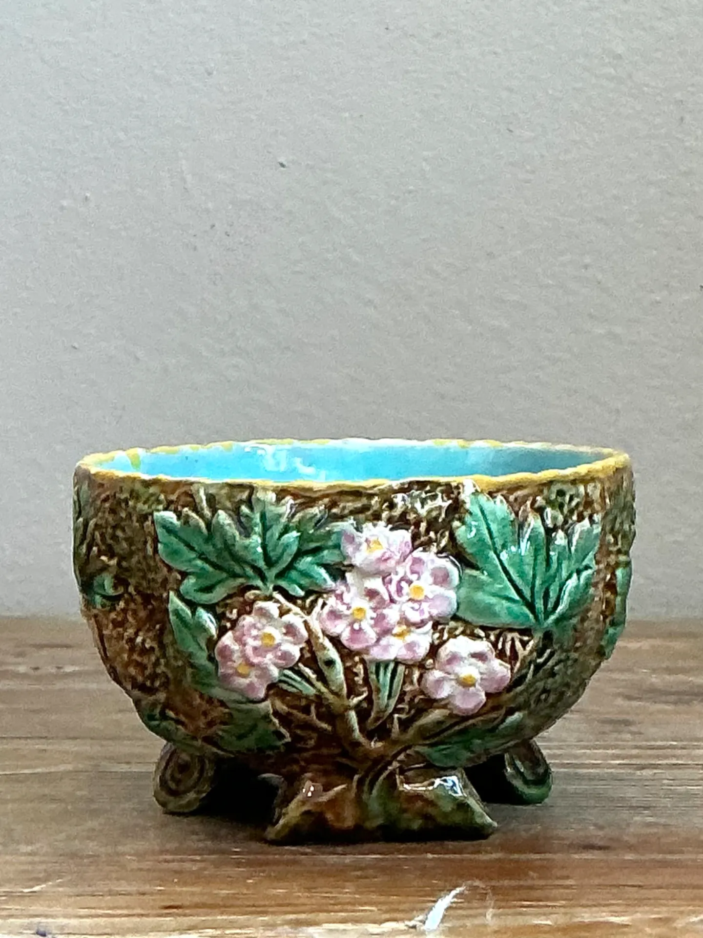 Vintage George Jones Majolica Ceramic Blossom Bowl — additional photo 3