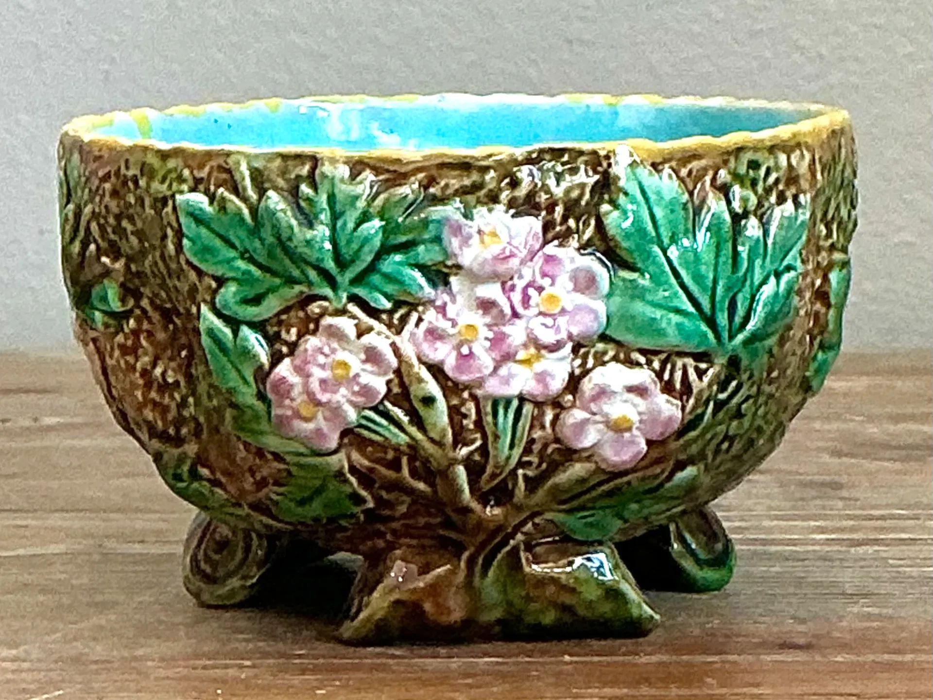 Vintage George Jones Majolica Ceramic Blossom Bowl — additional photo 5
