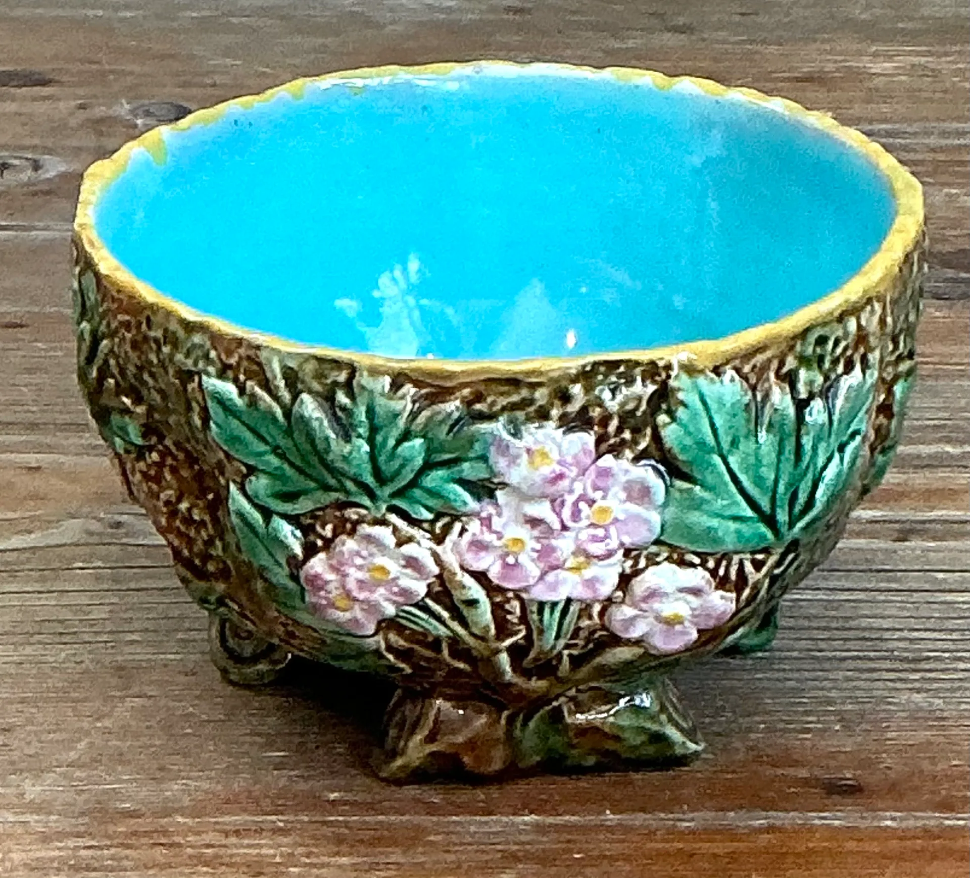Vintage George Jones Majolica Ceramic Blossom Bowl — additional photo 1