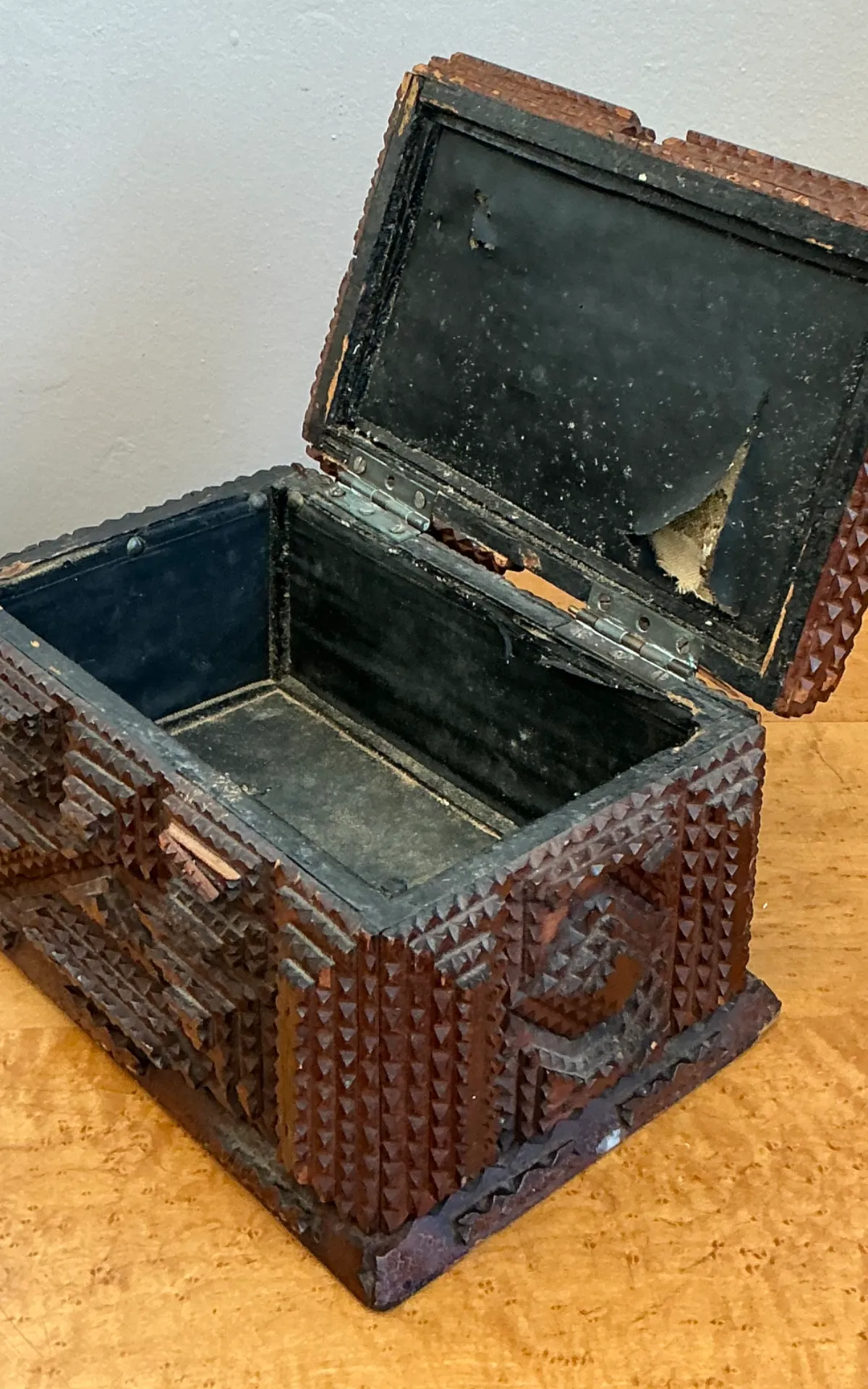 Vintage Tramp Art Wood  Box — additional photo 4