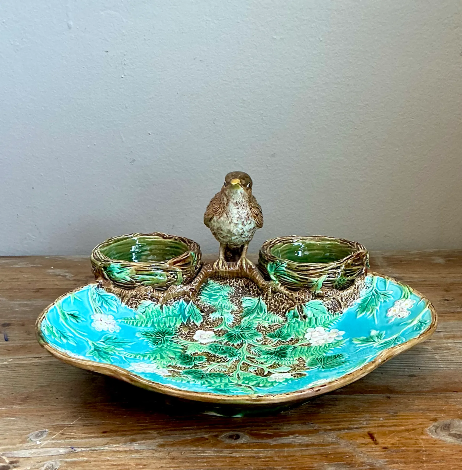 Vintage George Jones Majolica Strawberry Server Decorative Dish — additional photo 7