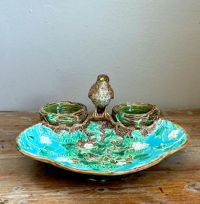 Vintage George Jones Majolica Strawberry Server Decorative Dish — additional photo 7