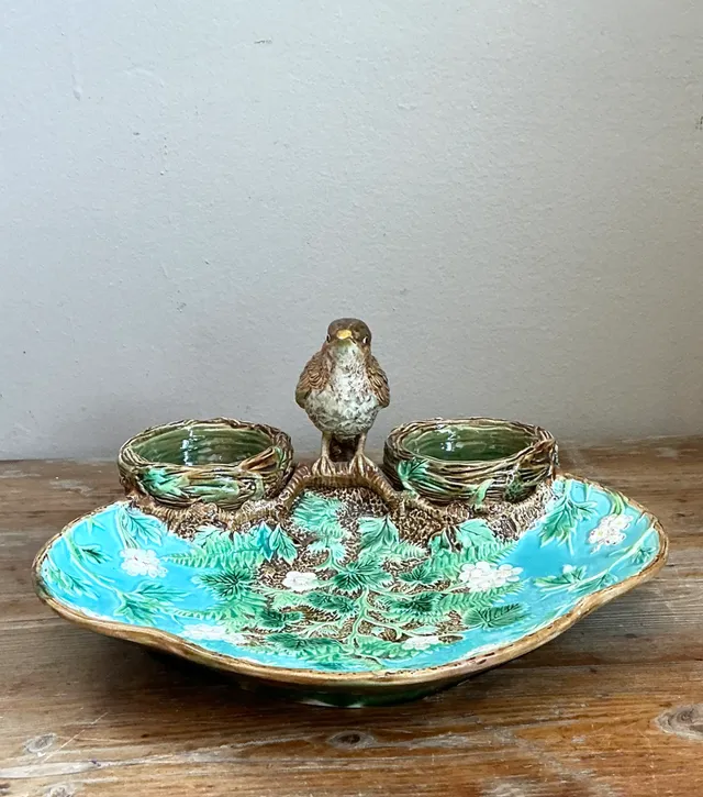 Vintage George Jones Majolica Strawberry Server Decorative Dish — additional photo 8
