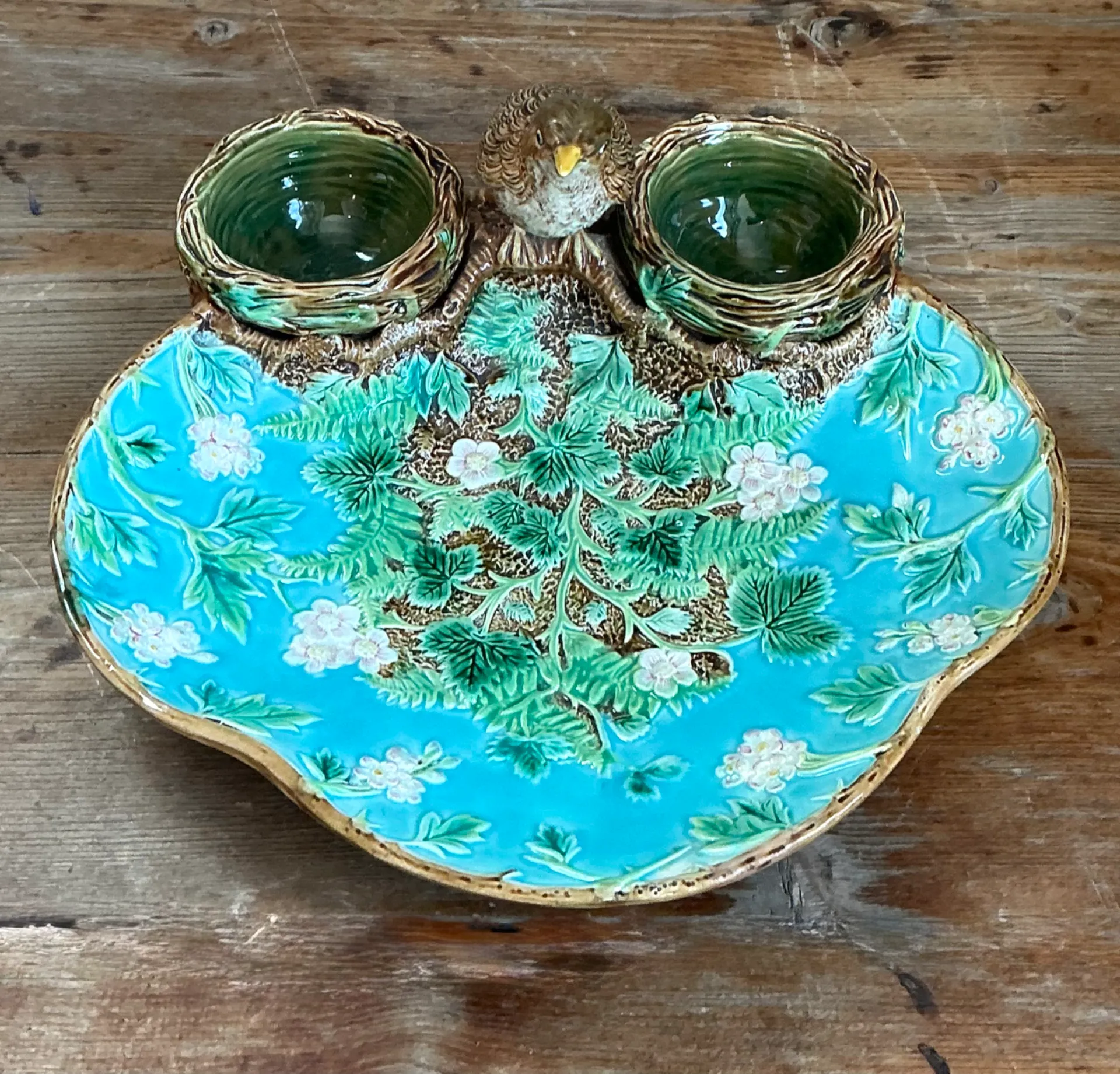 Vintage George Jones Majolica Strawberry Server Decorative Dish — additional photo 2