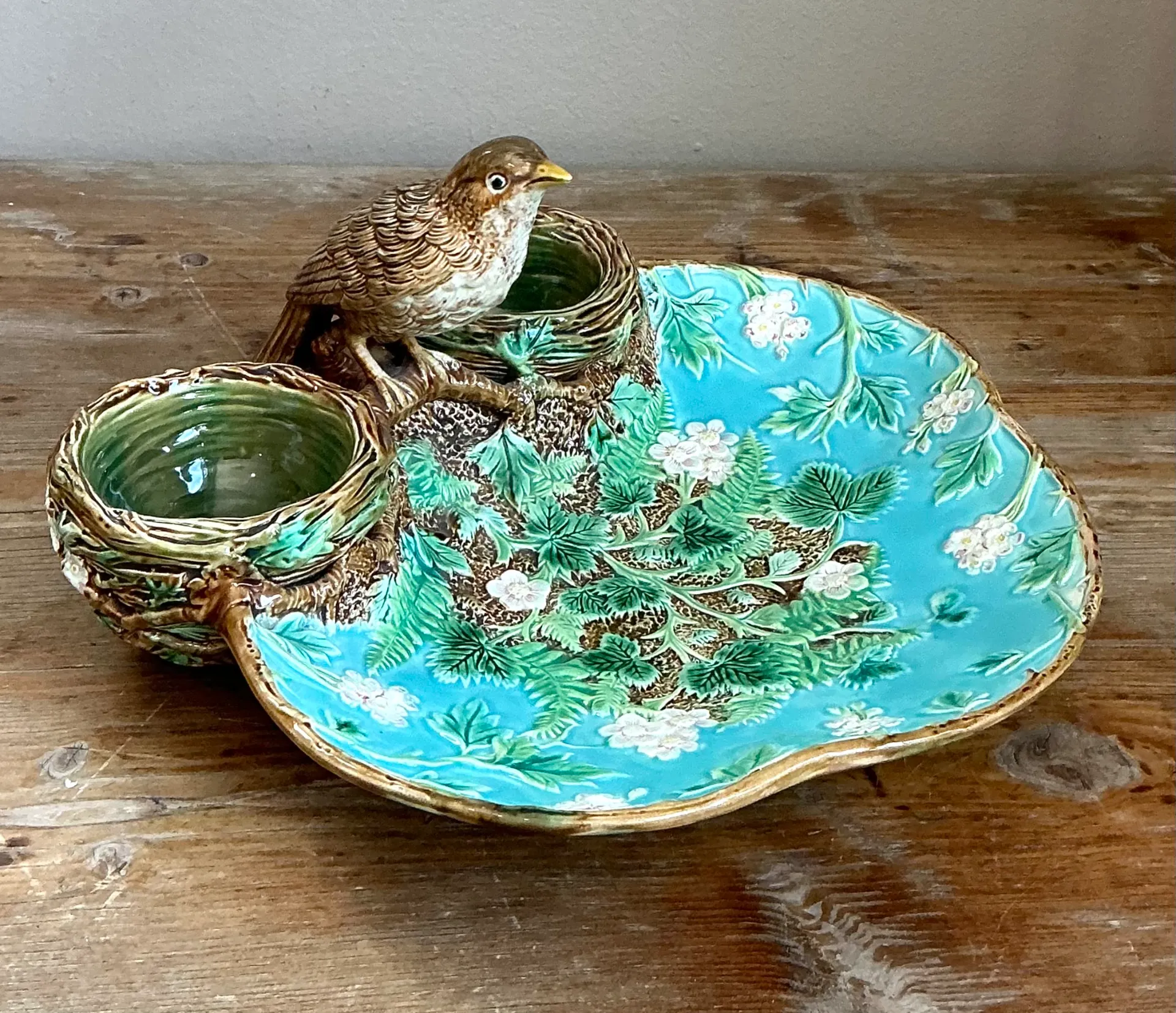 Vintage George Jones Majolica Strawberry Server Decorative Dish — additional photo 1