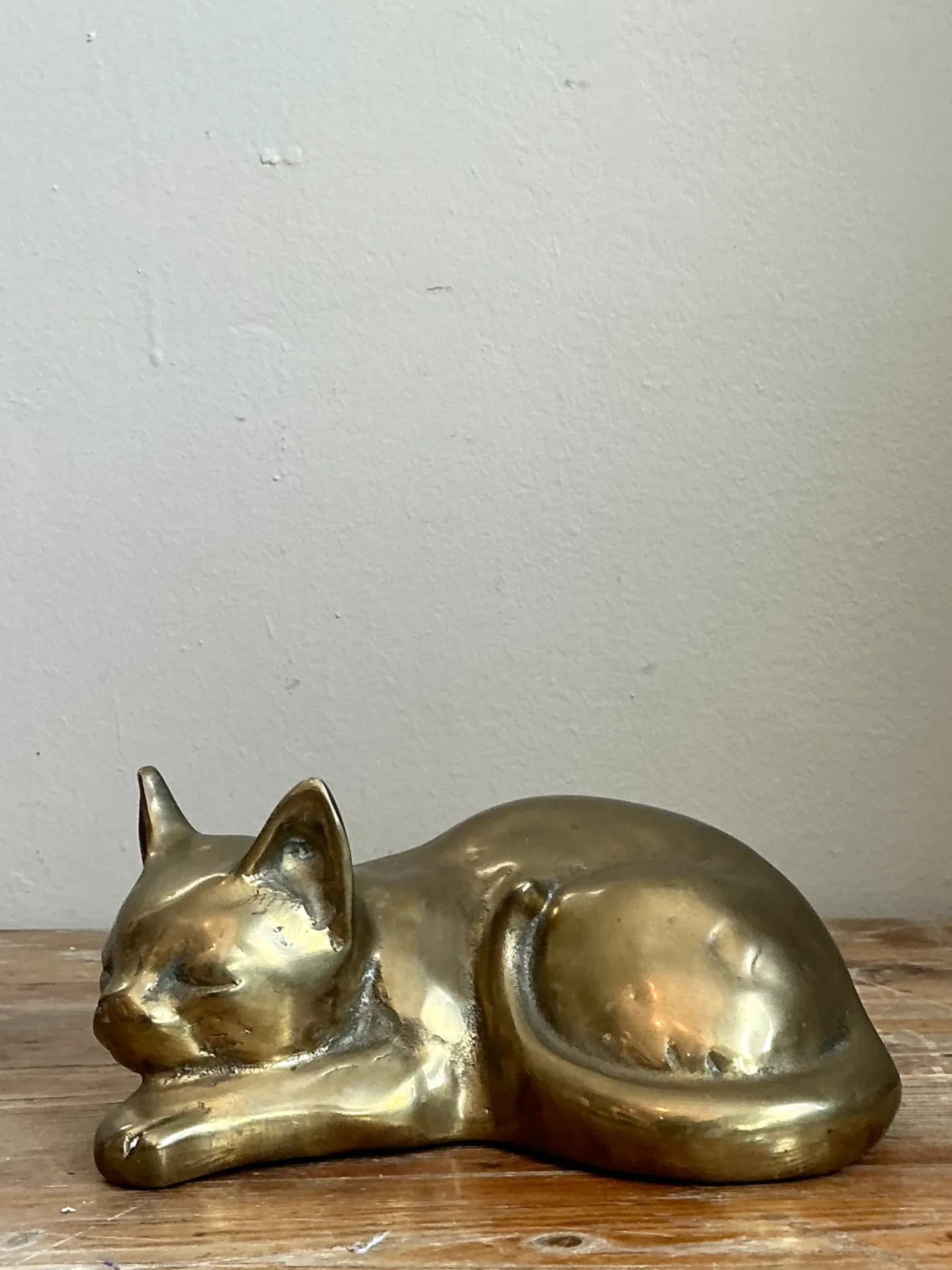 Vintage Brass Sleeping Cat Figurine — additional photo 4