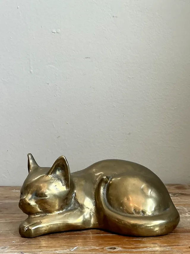 Vintage Brass Sleeping Cat Figurine — additional photo 4
