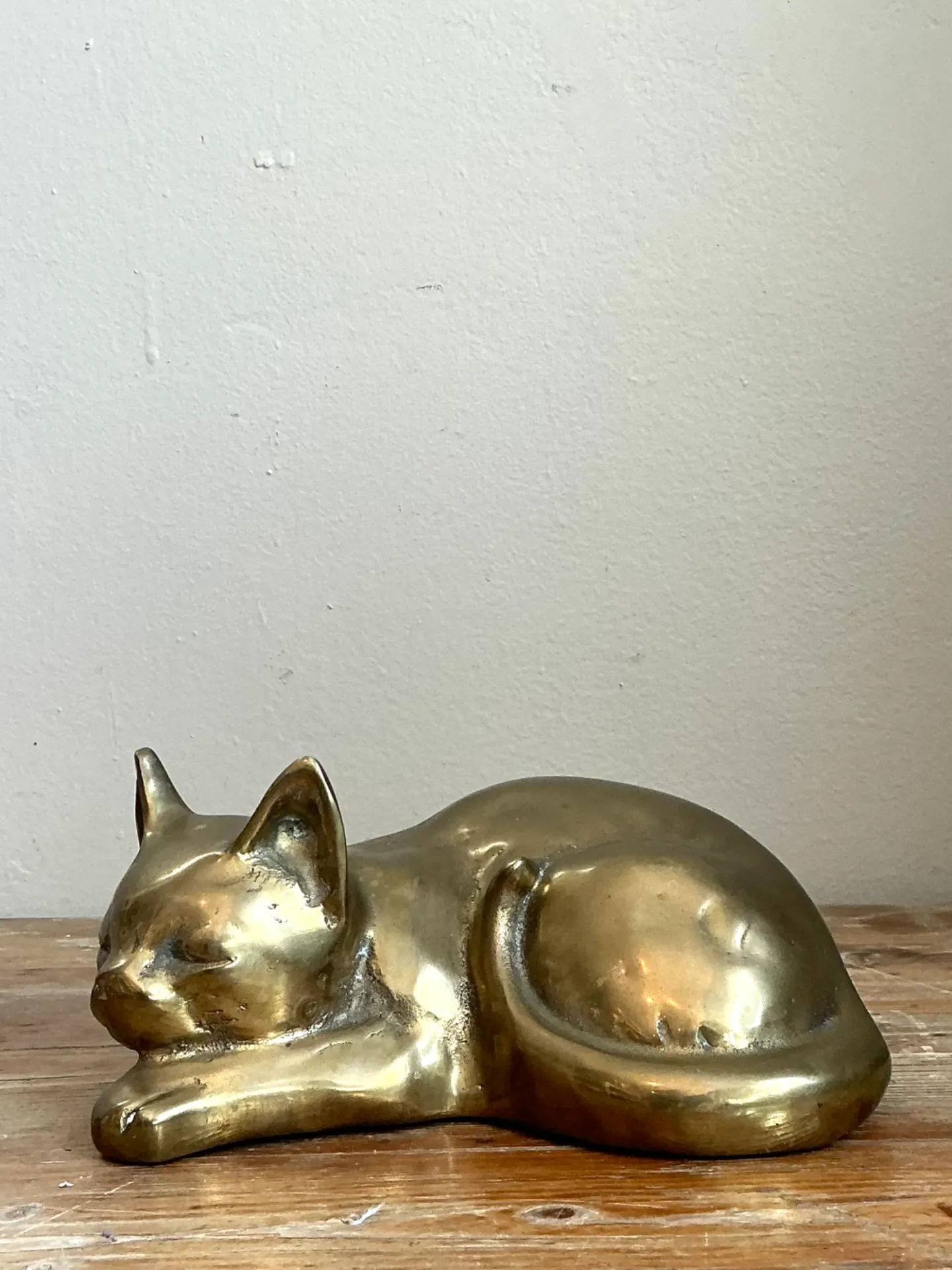 Vintage Brass Sleeping Cat Figurine — additional photo 2