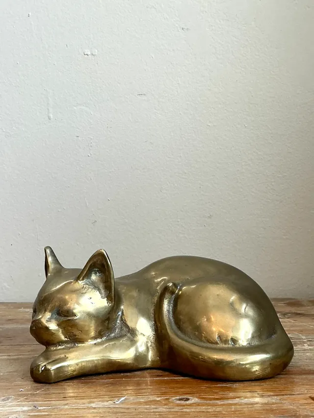 Vintage Brass Sleeping Cat Figurine — additional photo 2