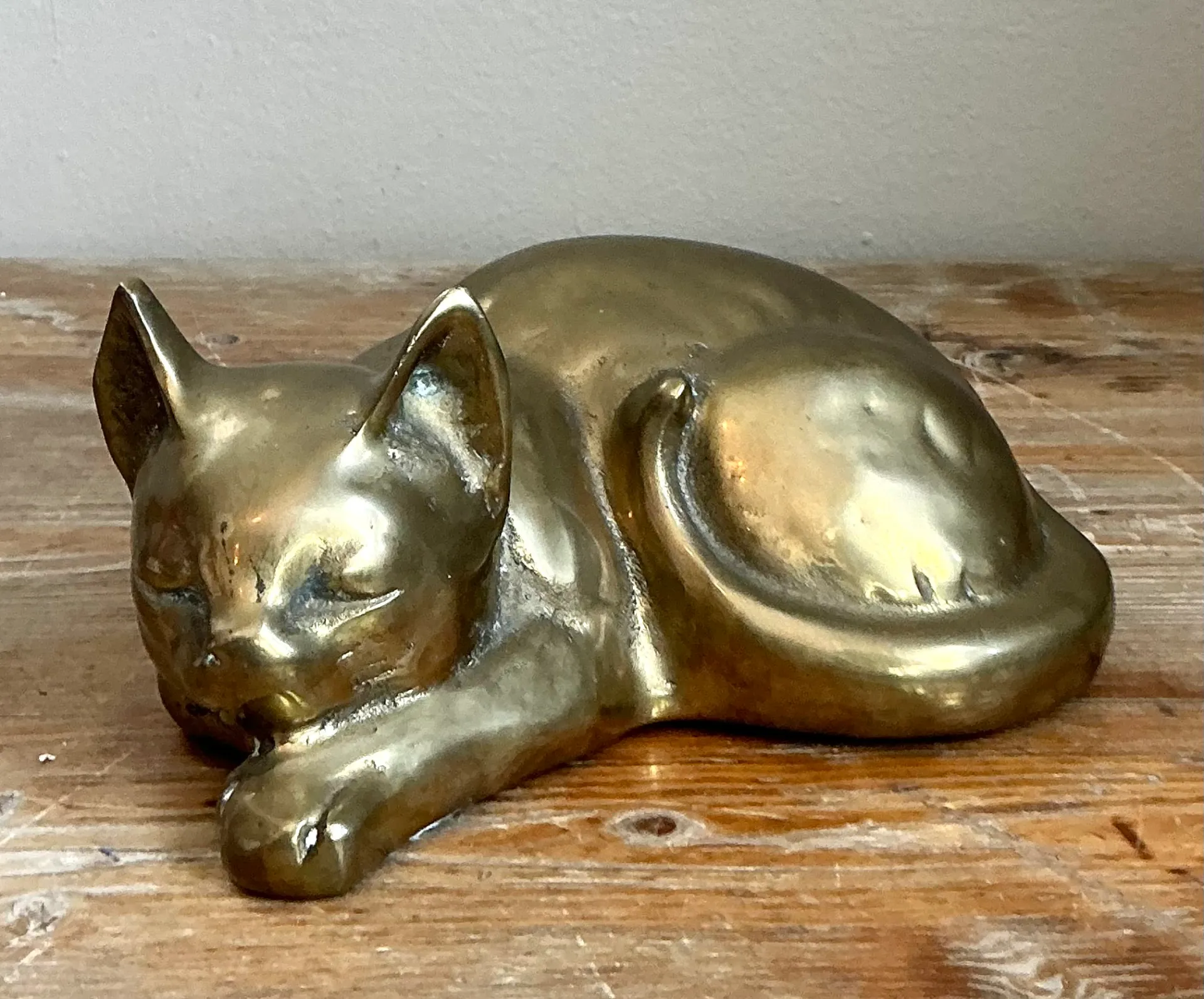 Vintage Brass Sleeping Cat Figurine — additional photo 8