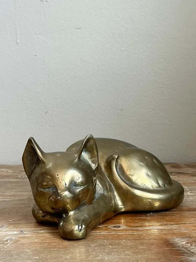 Vintage Brass Sleeping Cat Figurine — additional photo 6