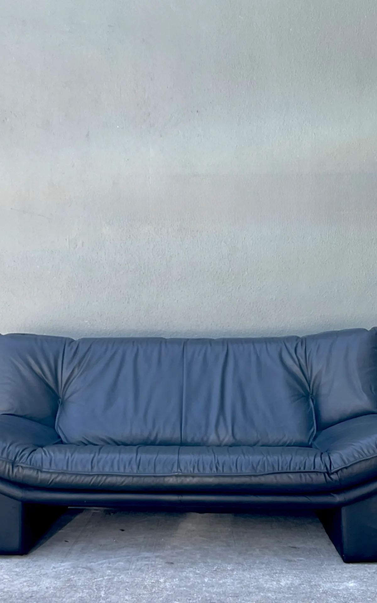 Vintage Nicoletti Salotti Black Leather Sofa — additional photo 4