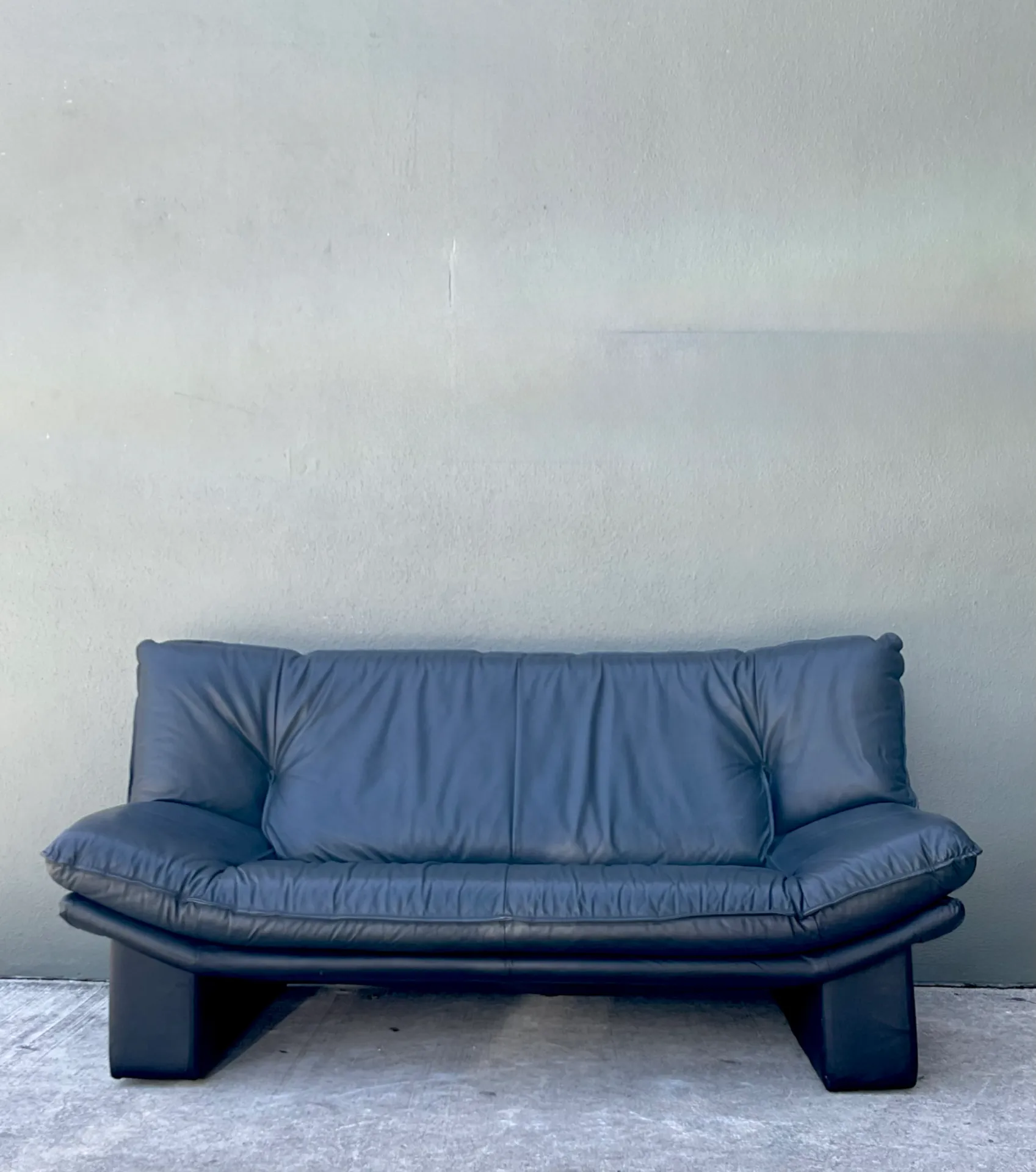 Vintage Nicoletti Salotti Black Leather Sofa — additional photo 2