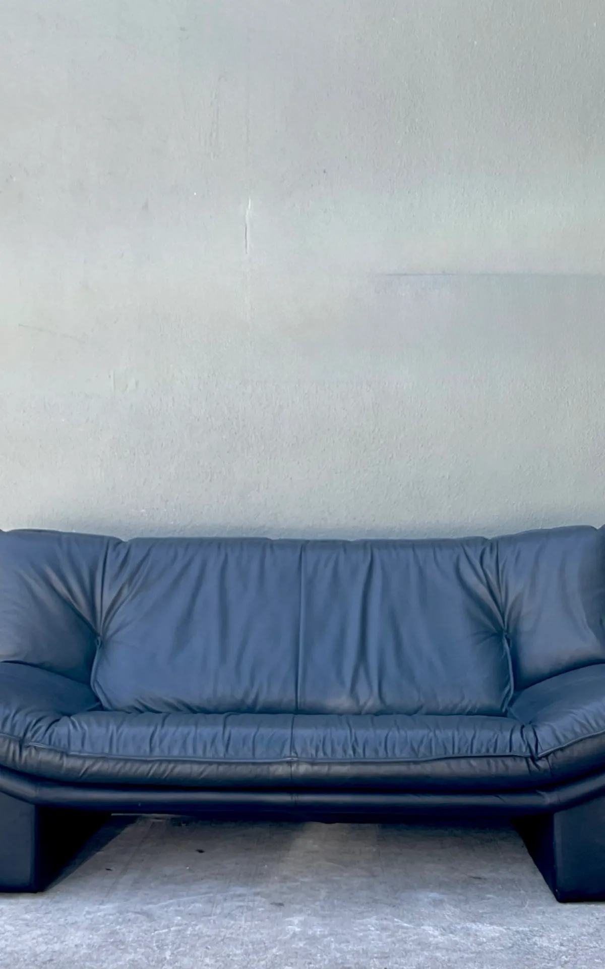 Vintage Nicoletti Salotti Black Leather Sofa — additional photo 2